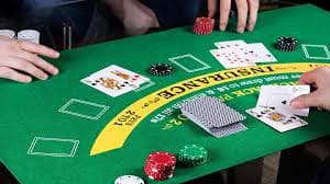 Simbol pelindung privasi dan keamanan data dengan gaya visual neon untuk platform slotku